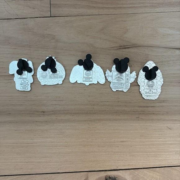 Disney Pin Set - Picture 2 of 2